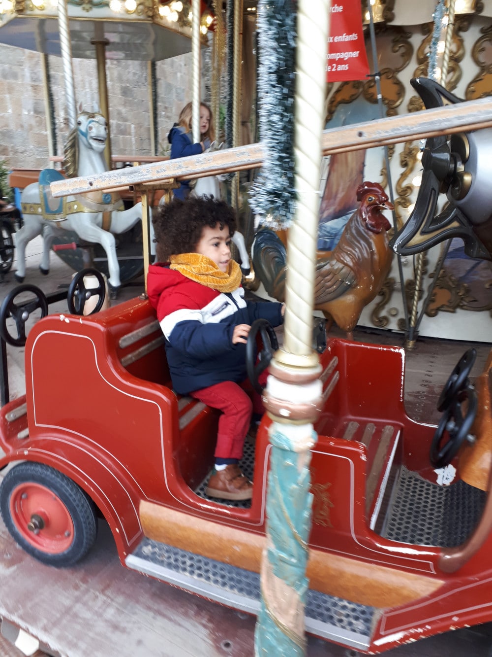 Adao sur le camion de pompier au manége de Saint Malo